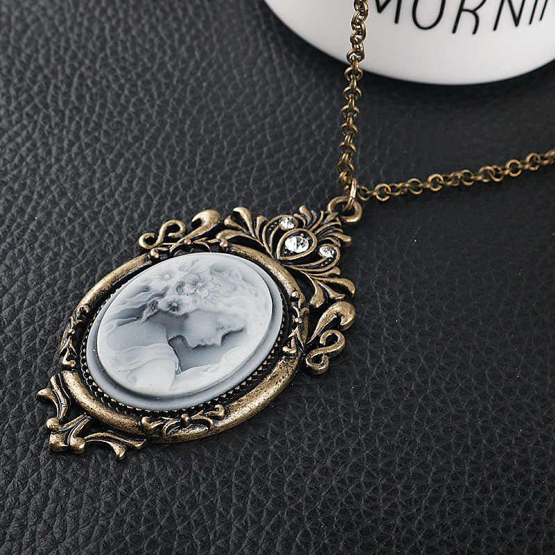 Spille vintage con cammeo in c - Women'S Accessories Louis Vuitton recensione e prezzo