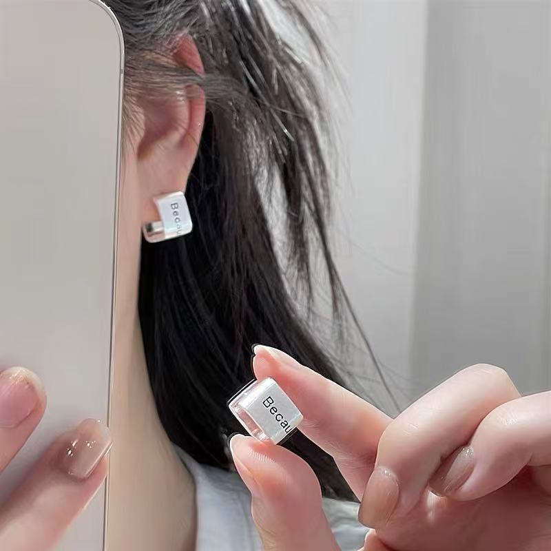 Fibbia per orecchio a forma di - Women Accessories In English recensione e prezzo