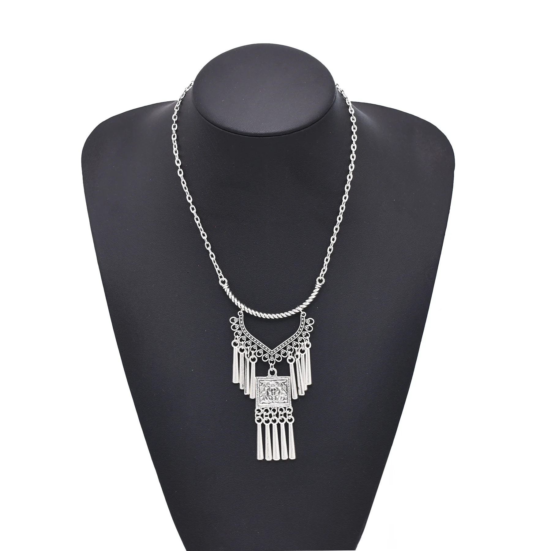 Collana con ciondolo elemento  - Women Accessories Nepal recensione e prezzo