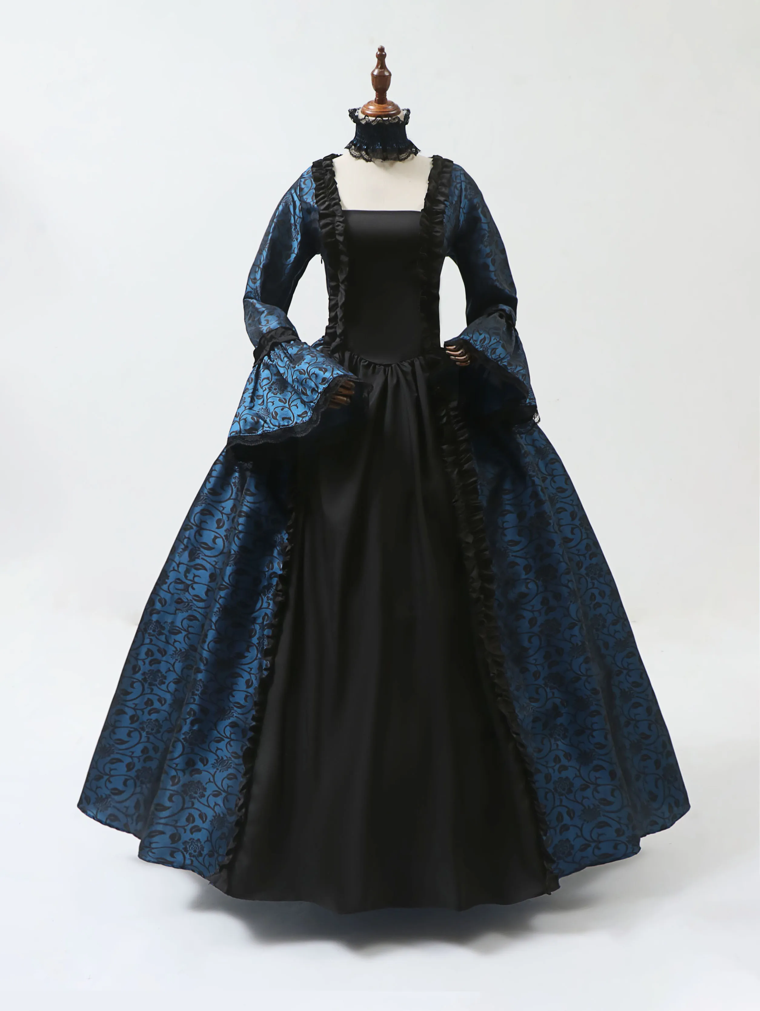 Abito cosplay di Maria Antonie - Women'S Accessories Louis Vuitton recensione e prezzo