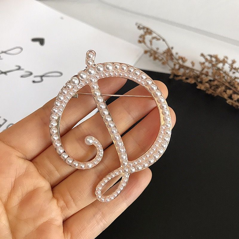 Lettere inglesi A-Z spilla di  - Women Accessories In English recensione e prezzo